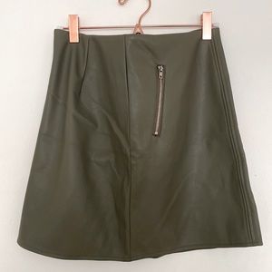 Forever 21 pleather skirt with silver zipper detail
